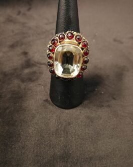 Gold ring with citrines and grenades