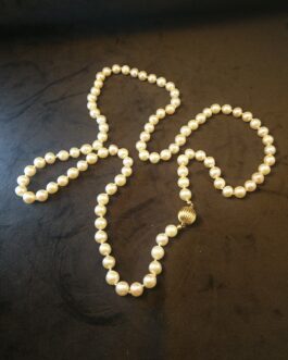 Long, straight-running string of pearls