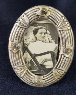 Metal photo frame adorned with white stones