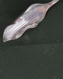 Sølvbroche i form af et blad
