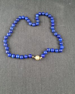 Halskæde med perler af lapis lazuli